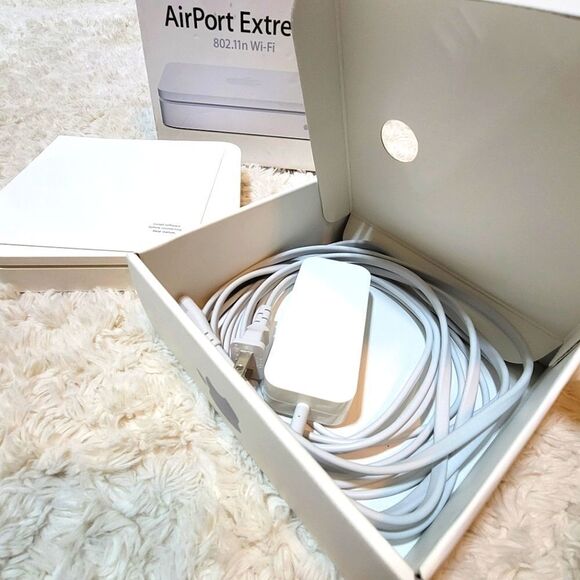 Apple Airport Extreme 802.11n Wi-fi Router Base Station Model No. A1354 - Picture 2 of 7